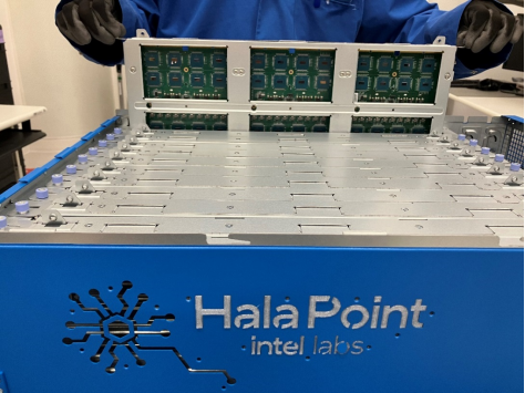 英特尔全新神经拟态系统Hala Point，有望降低AI应用能耗 资讯 第1张
